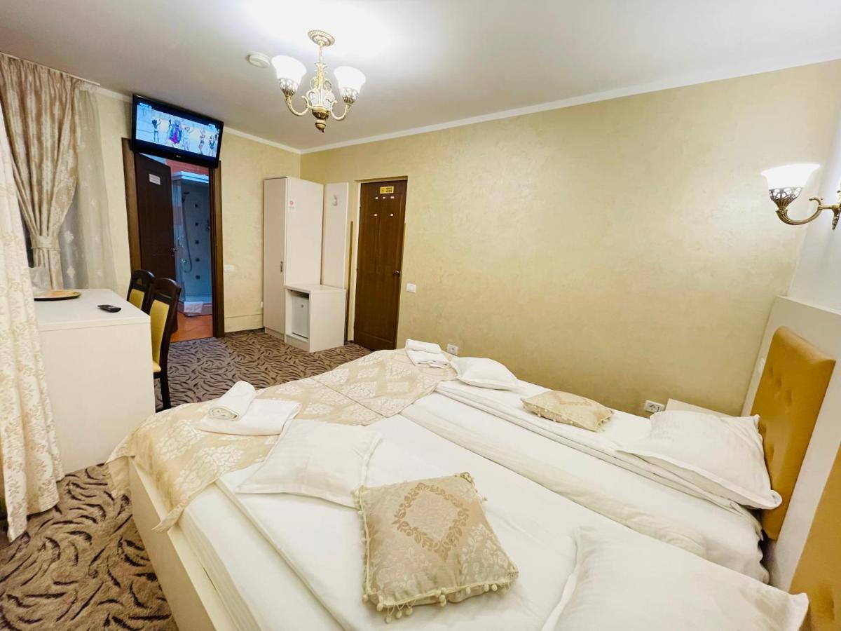 Pensiunea Ianis Piatra Neamţ Buitenkant foto