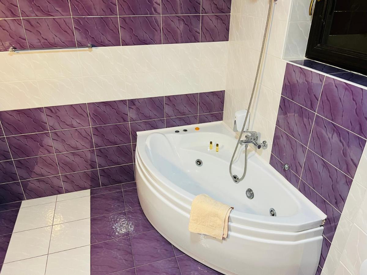 Pensiunea Ianis Piatra Neamţ Buitenkant foto