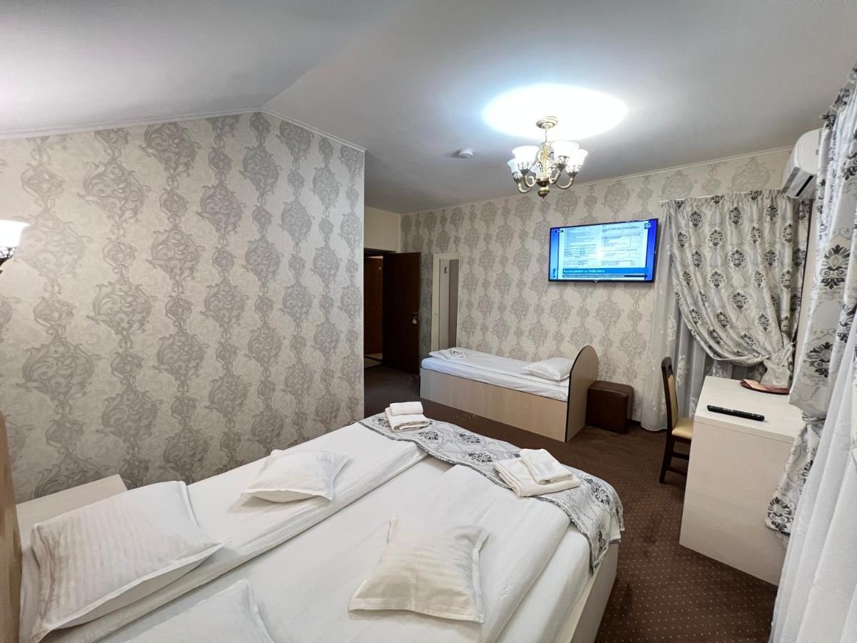 Pensiunea Ianis Piatra Neamţ Buitenkant foto