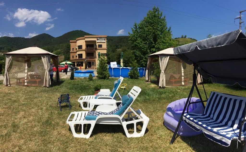 Pensiunea Ianis Piatra Neamţ Buitenkant foto