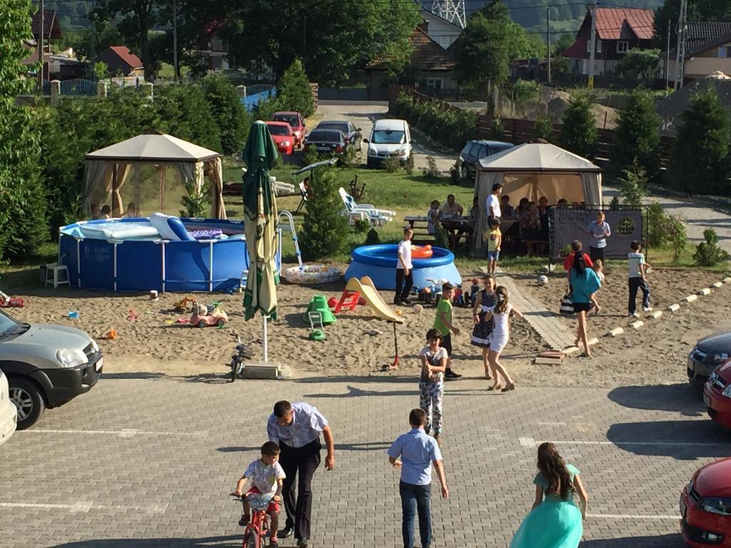 Pensiunea Ianis Piatra Neamţ Buitenkant foto