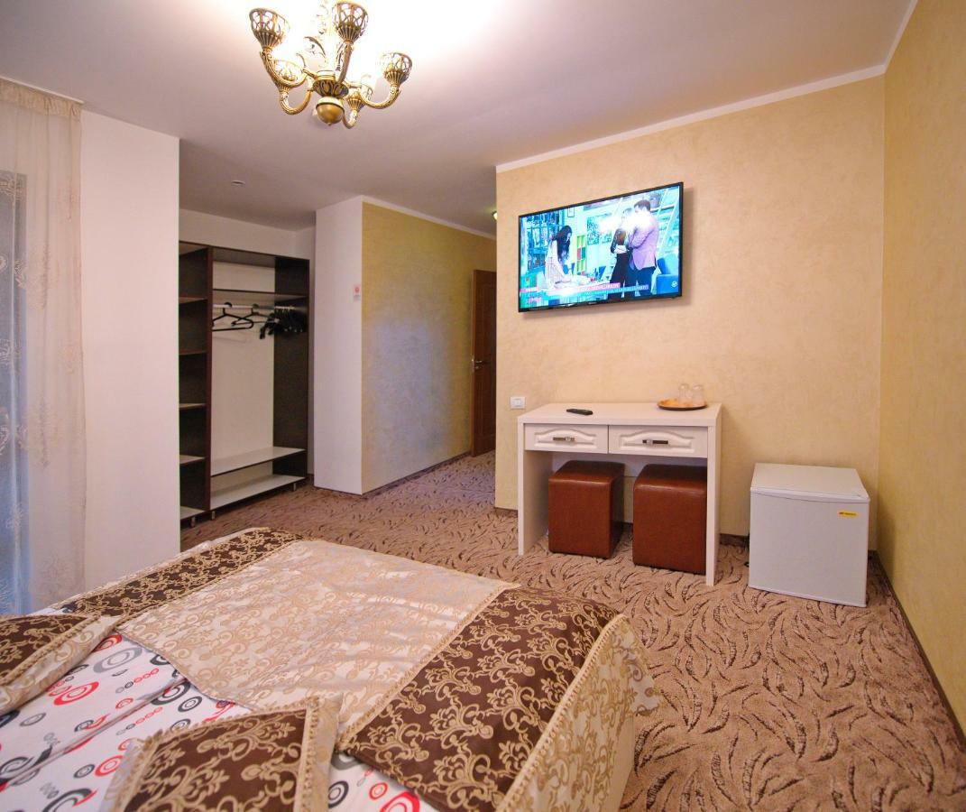 Pensiunea Ianis Piatra Neamţ Buitenkant foto